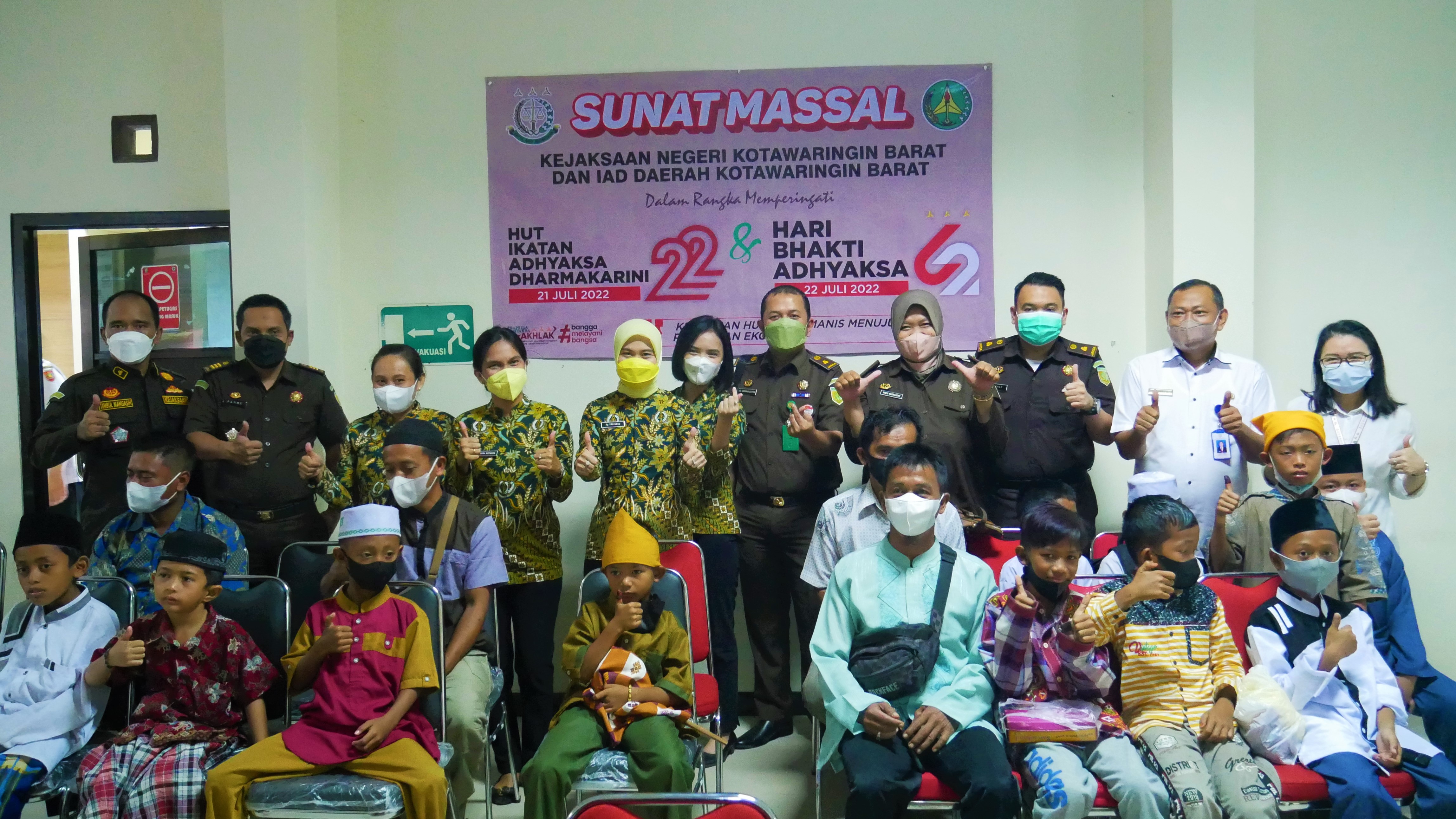 Bekerja Sama dengan RSSI Pangkalan Bun, Kejari Kobar Gelar Kegiatan Bakti Sosial Sunatan Massal